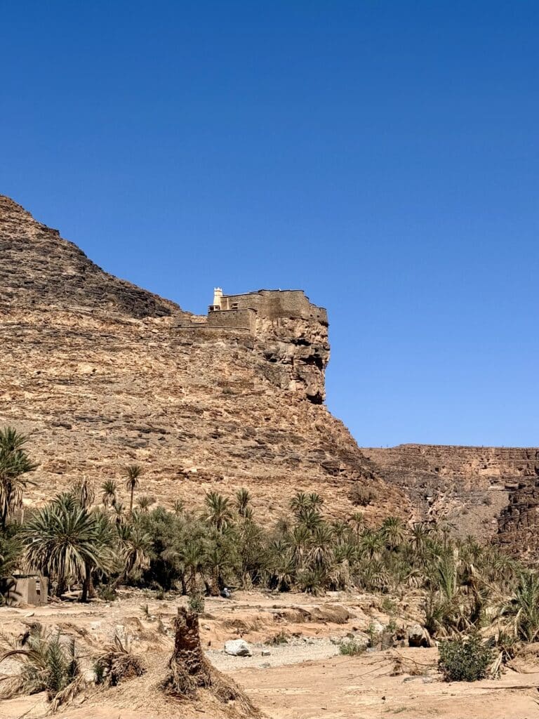 Vista lejana del agadir Aguelluy
