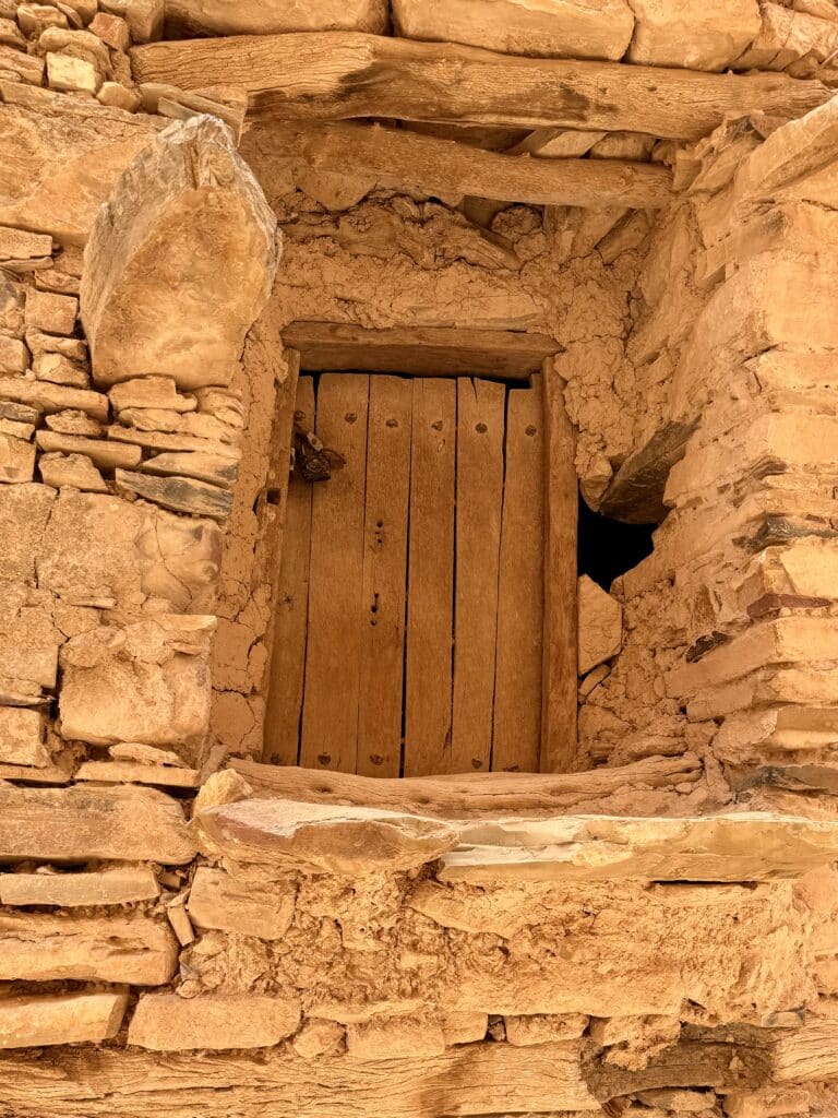 Sistema de tres candados en un compartimento de agadir para uso compartido