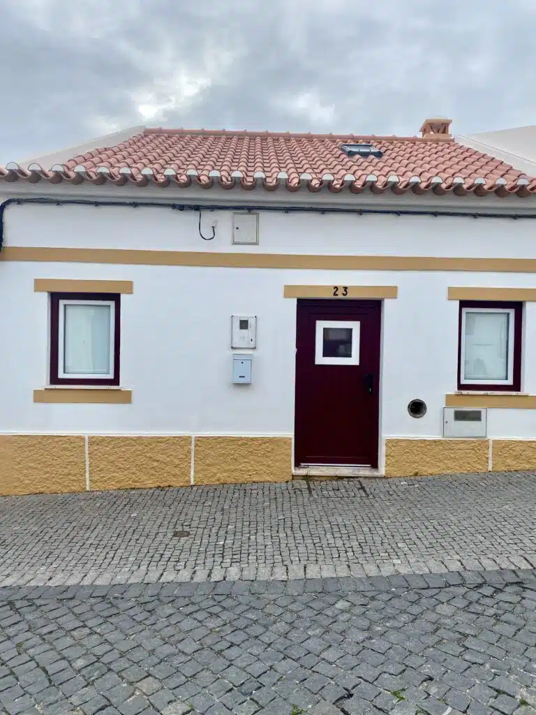 Vista de Vila Nova de Milfontes en la costa del Alentejo, Portugal